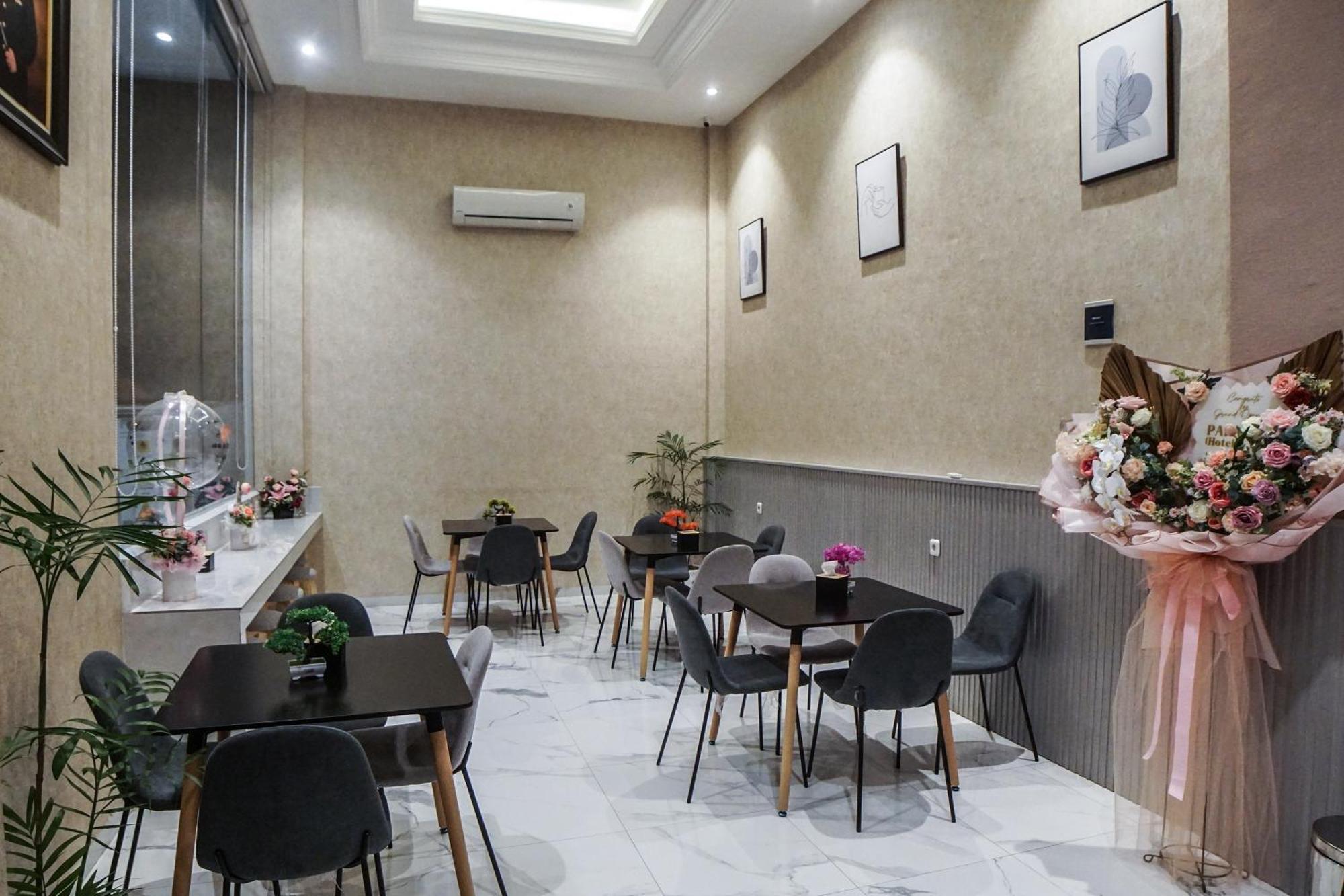 Super Oyo Capital O 92066 Papakoel Hotel & Cafe Medan Exteriér fotografie